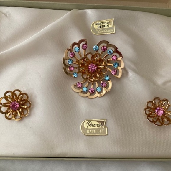 Vintage Anthony Jewelry Set in Original Box - Picture 5 of 16